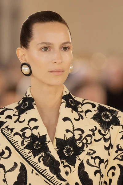 Look 32